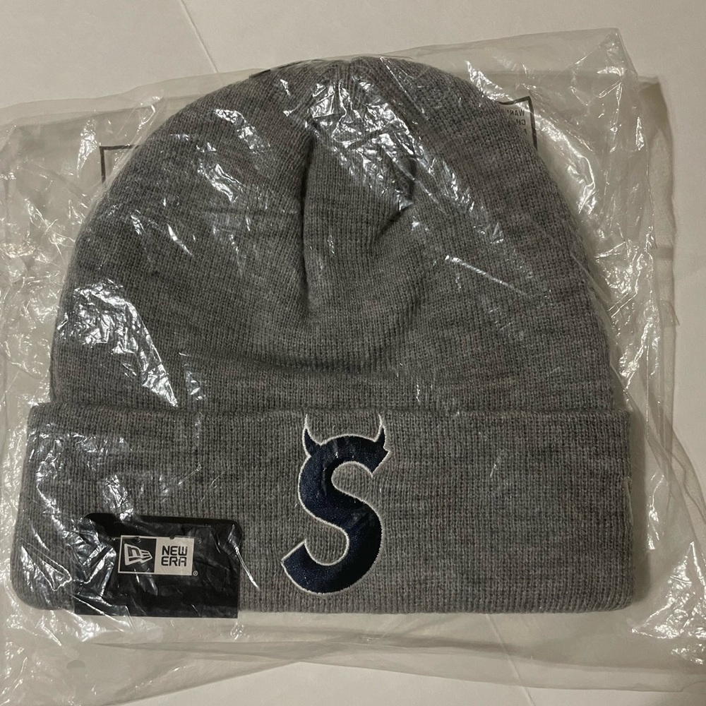 Supreme Heather Gray S Logo Beanie FW22